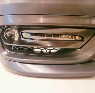 2013-2023 OEM LOOK and OEM FIT chrysler 300 front bumper complete with everything BRAND NEW